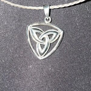 Women’s vintage necklace pendant Sterling silver 925 Celtic trinity knot Jewelry